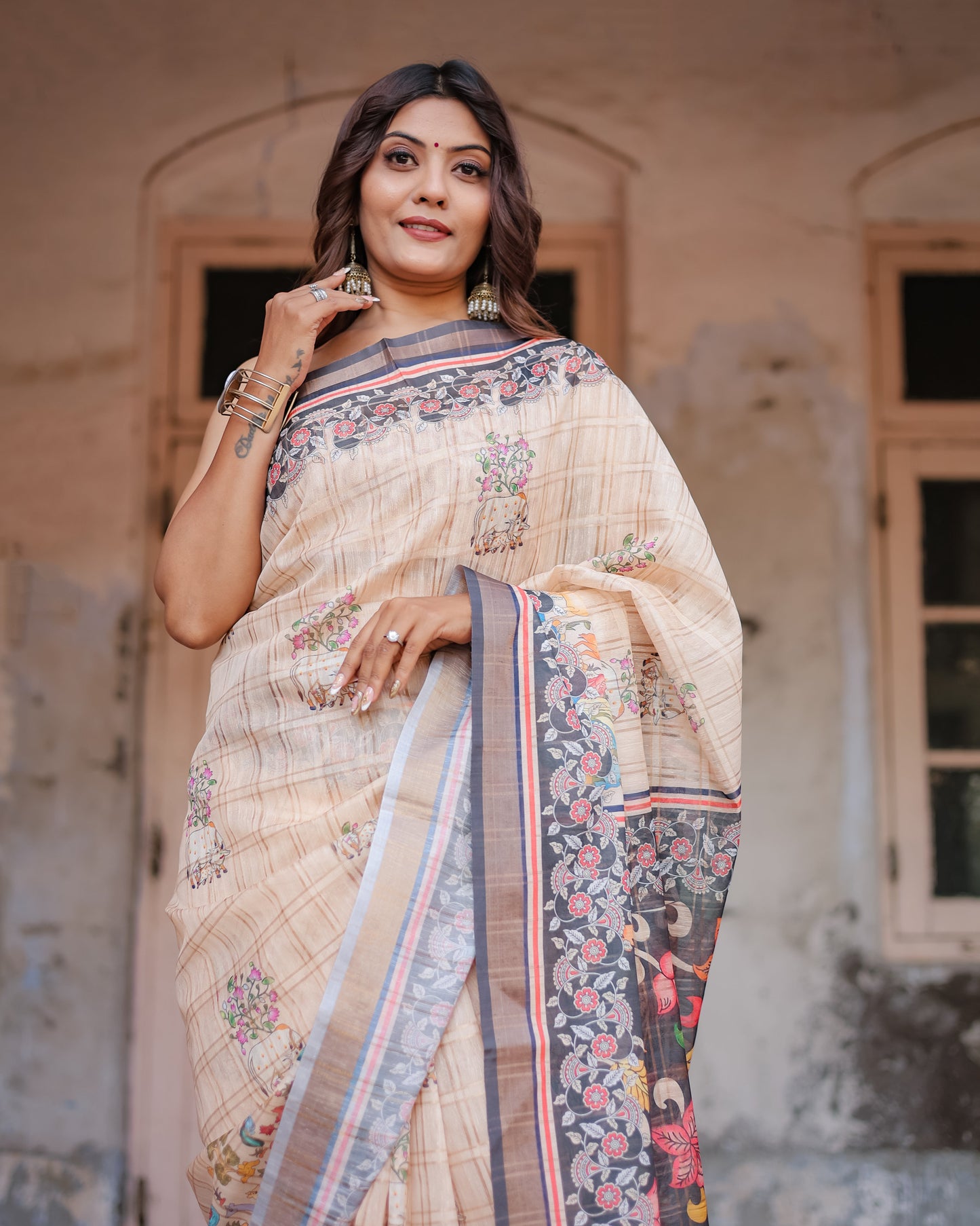 Designer Beige Saree with Contrast Black Pallu & Exquisite Ethnic Patterns