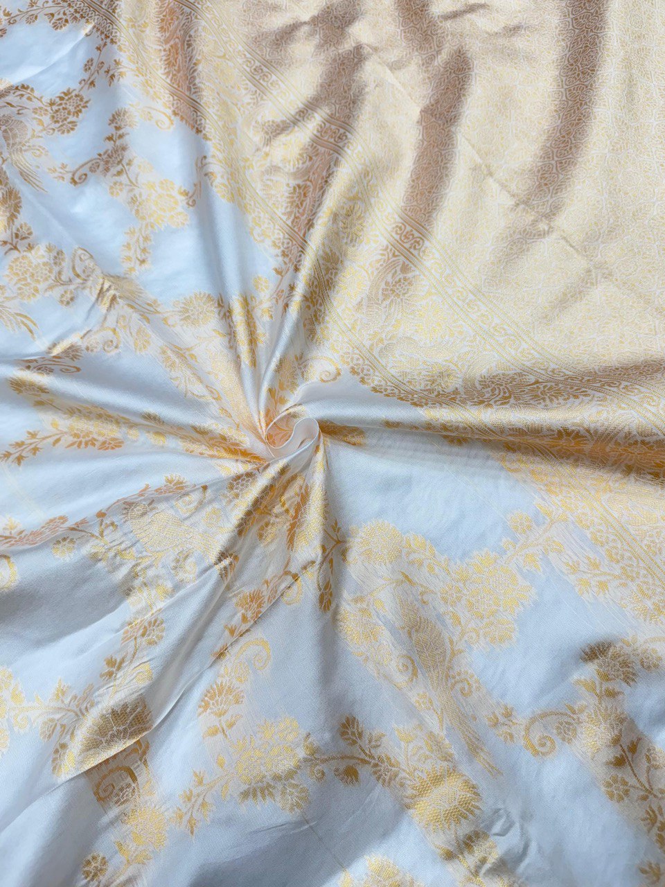 Graceful White Banarasi Saree with Gold Embroidery for Special Occasions