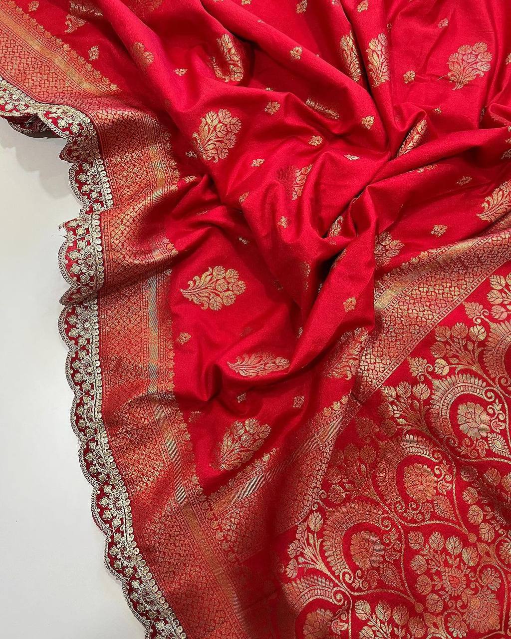 Graceful Designer Saree with Rich Golden Accents