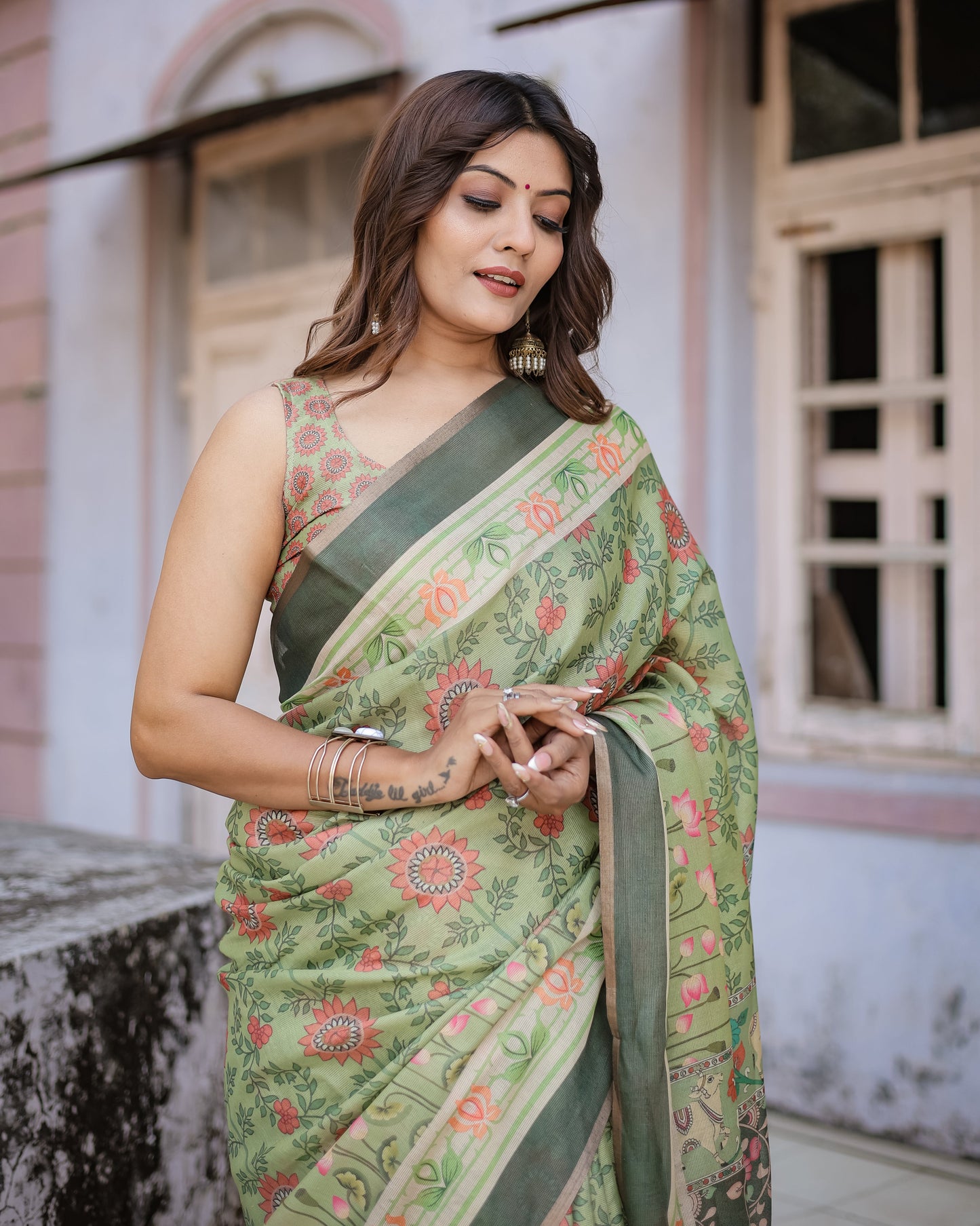 Graceful Green & Beige Saree with Exquisite Floral Prints – Perfect for Weddings & Festive Wear