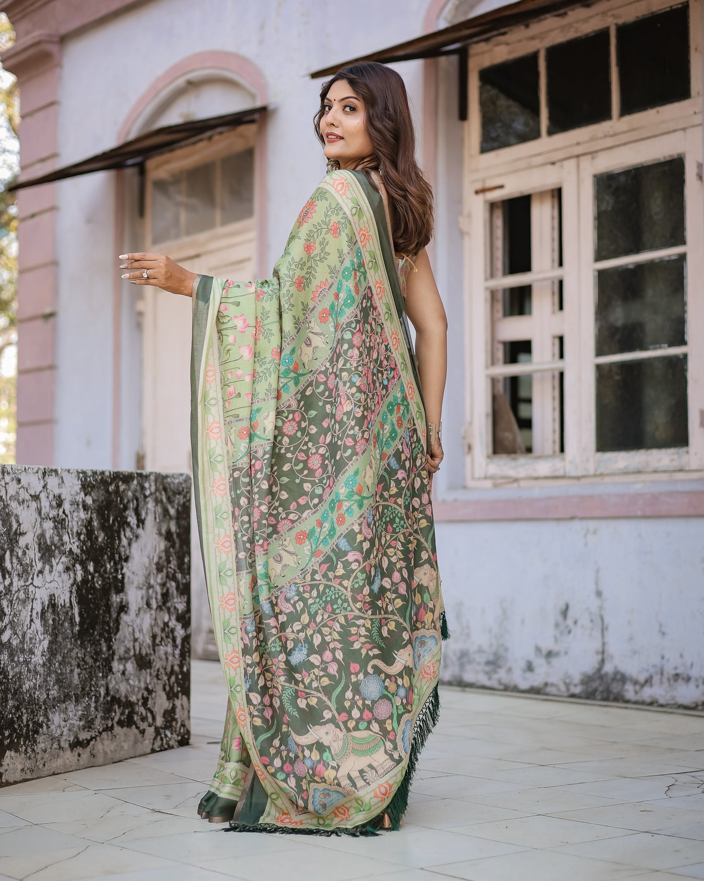 Graceful Green & Beige Saree with Exquisite Floral Prints – Perfect for Weddings & Festive Wear