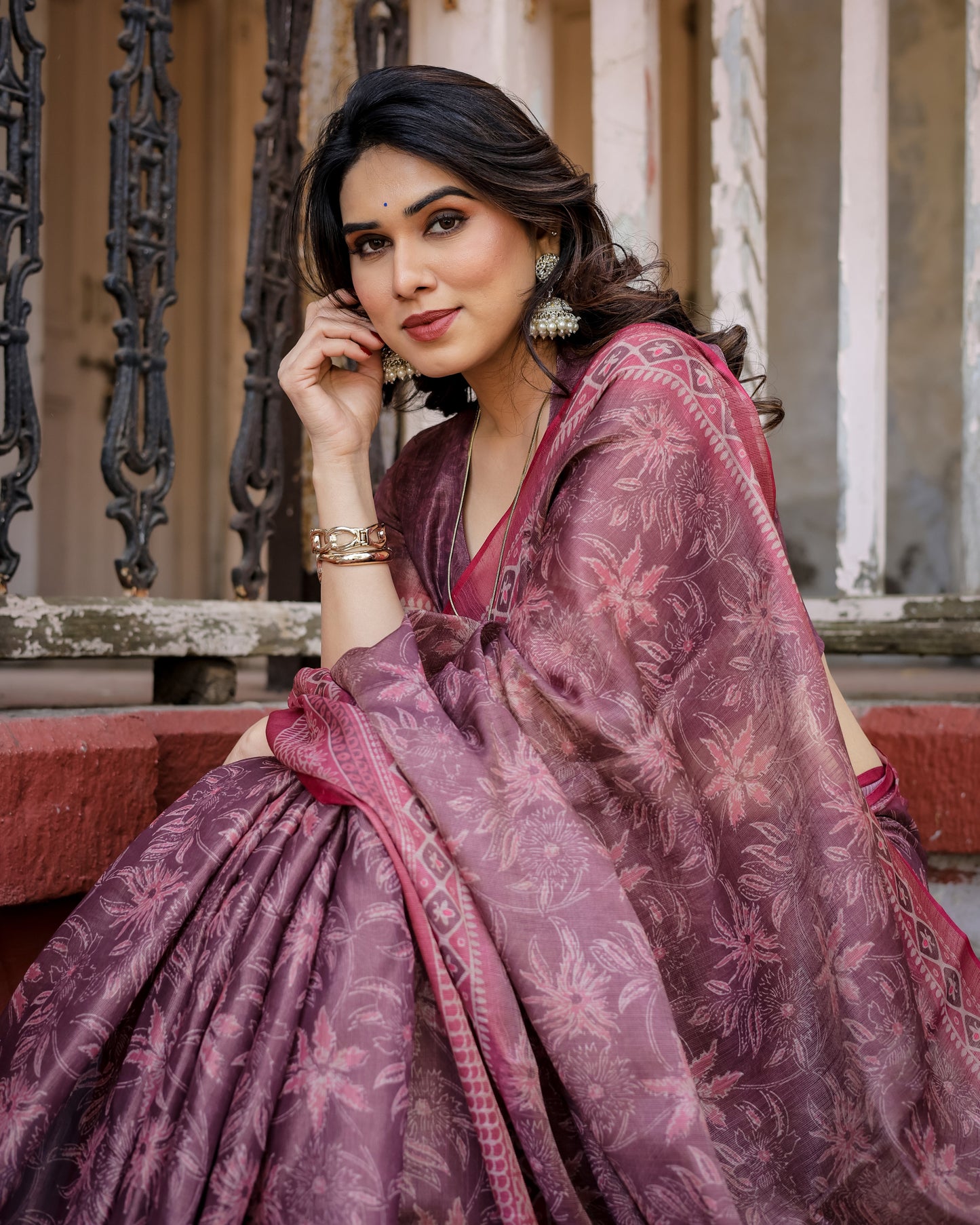 Elegant Multicolor Linen Saree with Traditional Patterns | Lightweight Festive Wear